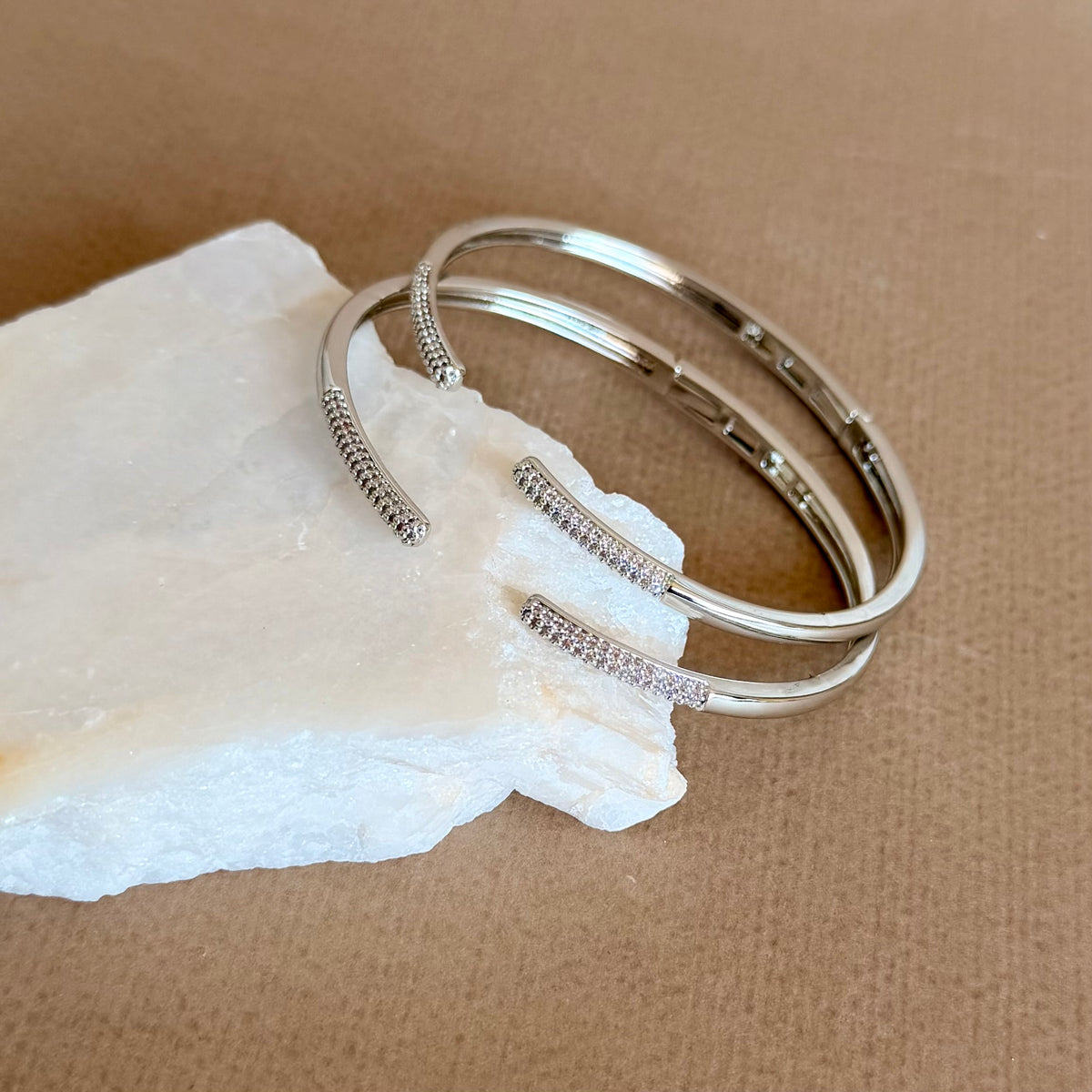 Nyro 02 | White Gold Plated Bangle