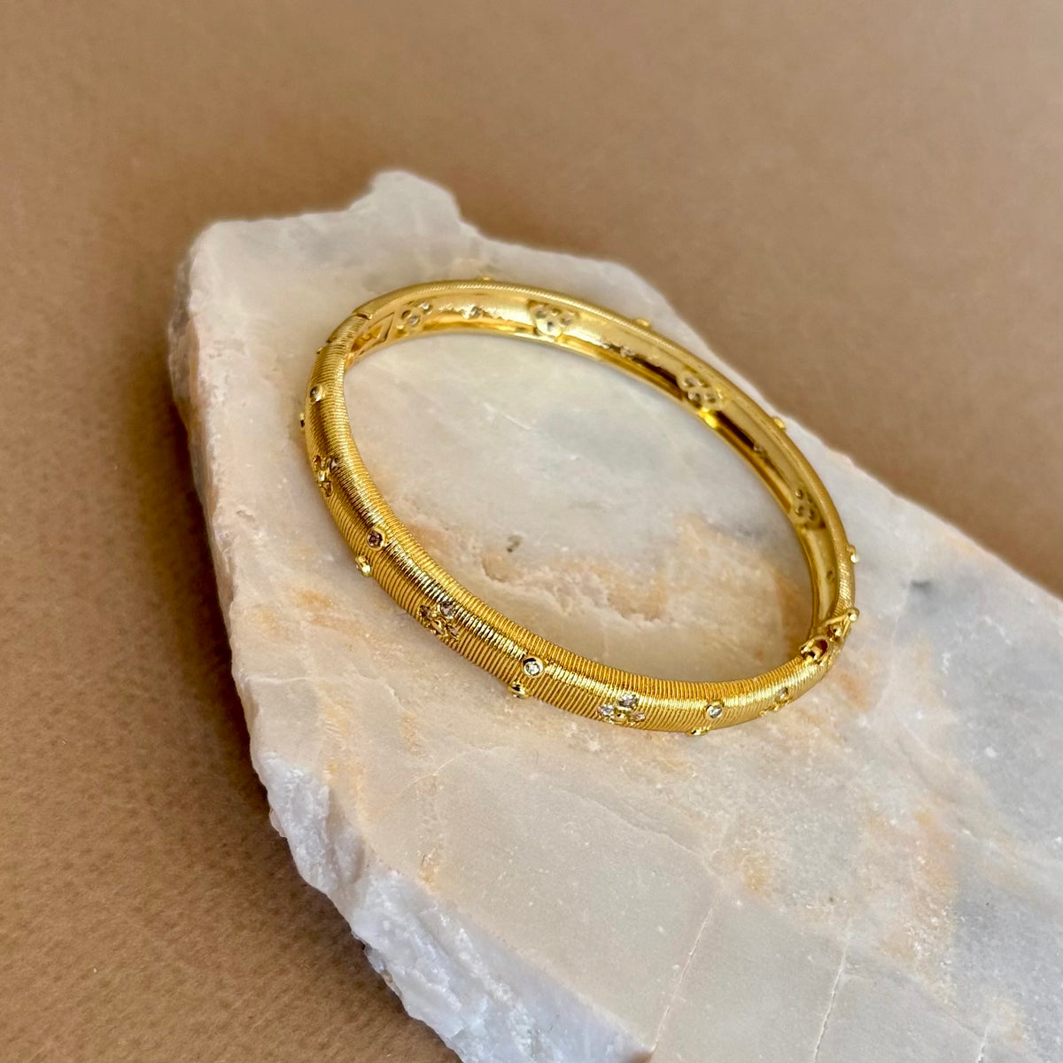 Eltavio | Gold Plated Bangle