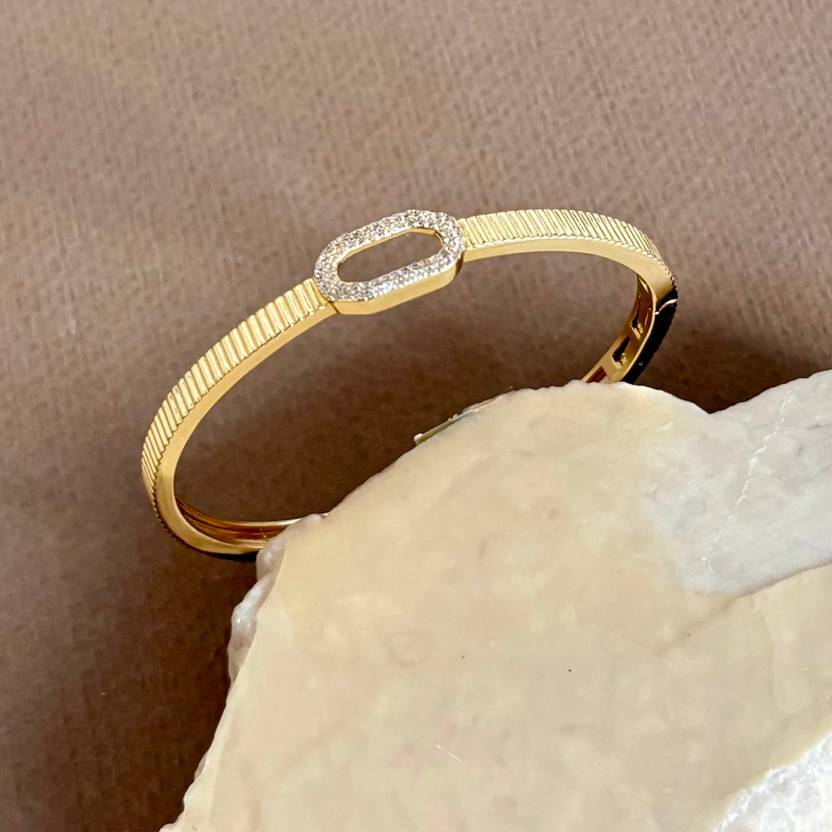 Arisia | Gold Plated Bangle